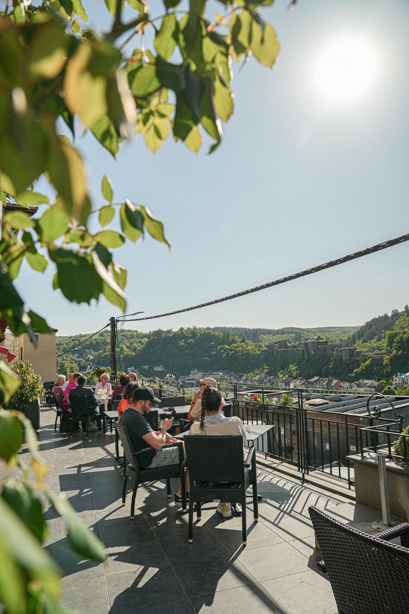 Hotel Panorama - Vue Exceptionnelle Sur La Semois 4*